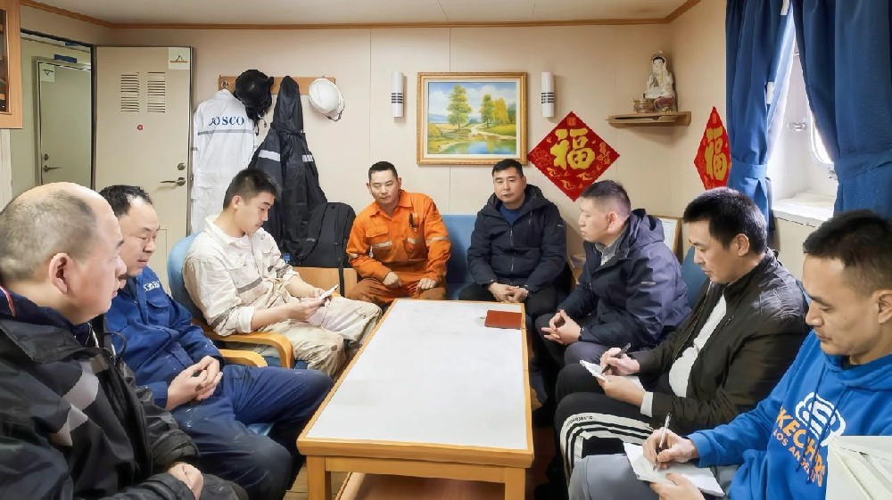 共筑安全防線，傳遞新春溫暖—— 江蘇遠(yuǎn)洋所屬散貨公司對(duì)“江遠(yuǎn)永州”輪開展安全檢查與春節(jié)慰問活動(dòng)