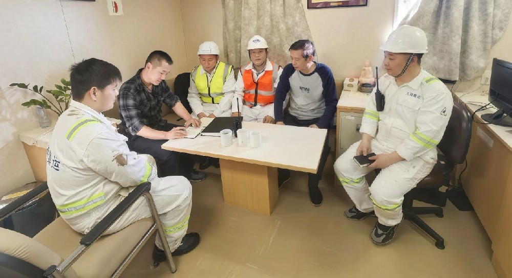 情暖遠(yuǎn)洋船艙 筑牢安全防線——江蘇遠(yuǎn)洋散貨公司開展“江遠(yuǎn)遠(yuǎn)明”輪節(jié)前安全檢查與慰問