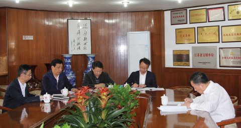 弘揚(yáng)愛國(guó)奉獻(xiàn)精神 爭(zhēng)做新時(shí)代奮斗者  ——江蘇遠(yuǎn)洋黨委中心組學(xué)習(xí)“時(shí)代楷?！蓖趵^才同志先進(jìn)事跡